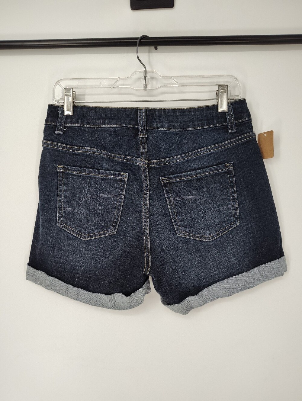 Time And Tru Mid-Rise Women's Dark Wash Cuffed Denim Shorts Size 6 - Picture 2 of 5